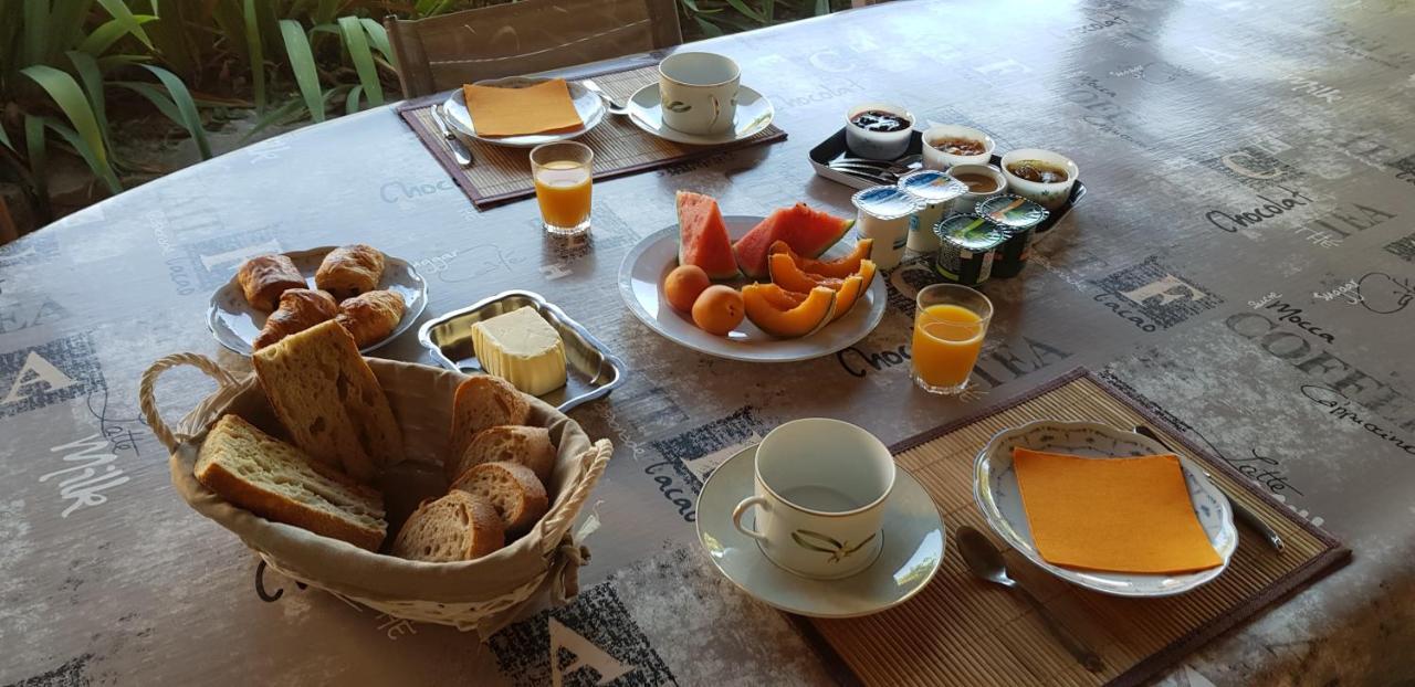 L'Australe Bed & Breakfast Larroque-Toirac Bagian luar foto